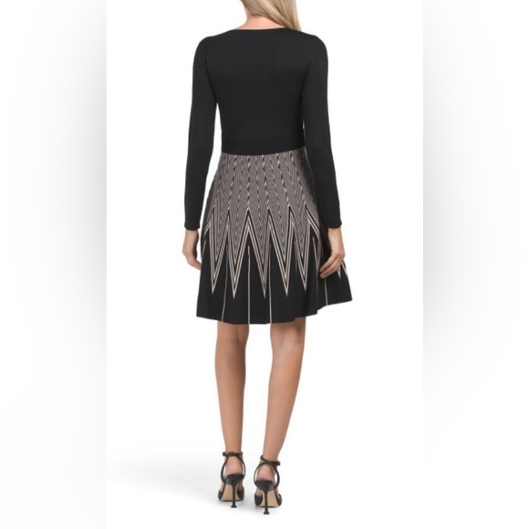 TAYLOR Black/beige Long Sleeve Chevron Print Fit and Flare Sweater Dress SZ L - Picture 2 of 5